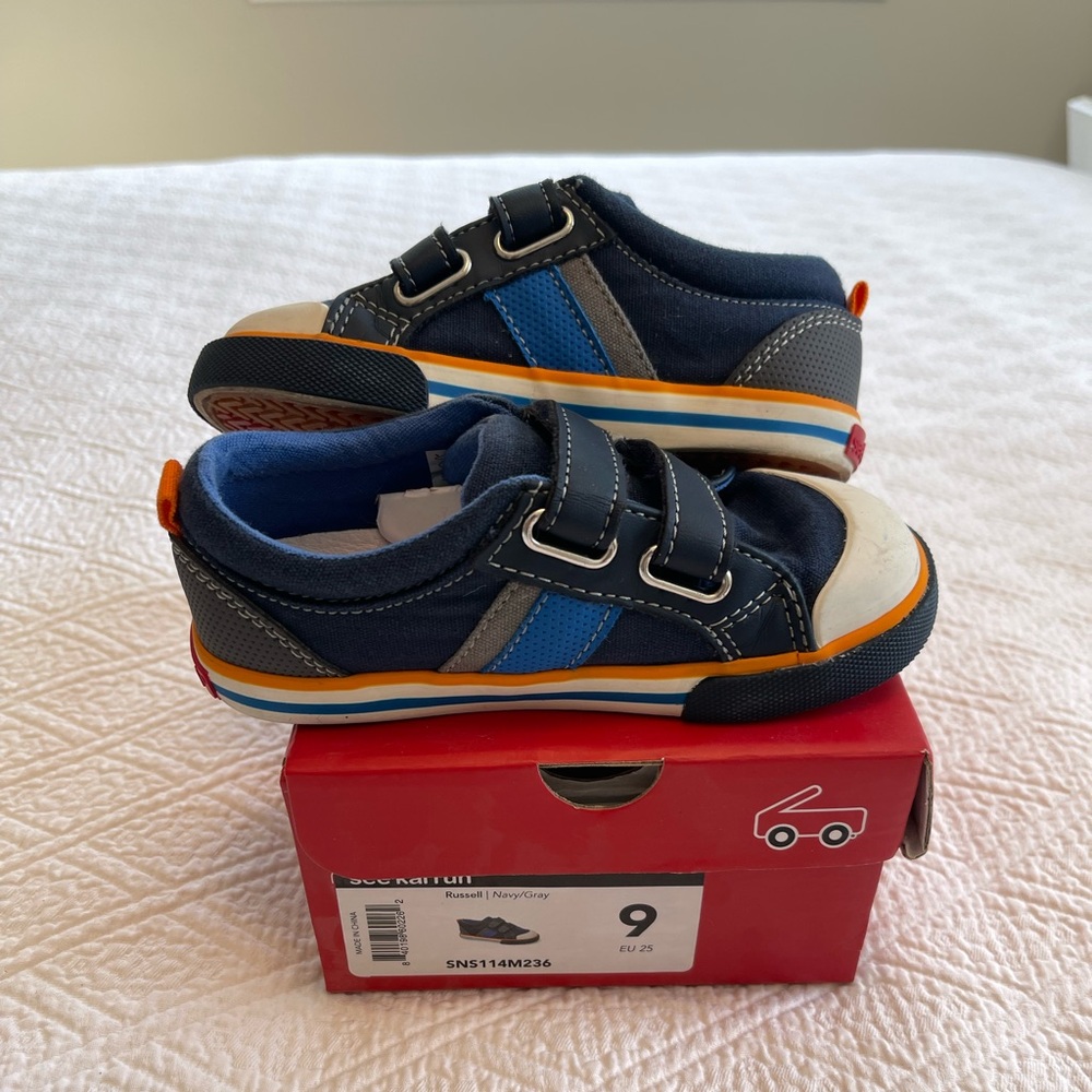 Like New See Kai Run Russell Toddler boys size 9. Excellent condition.